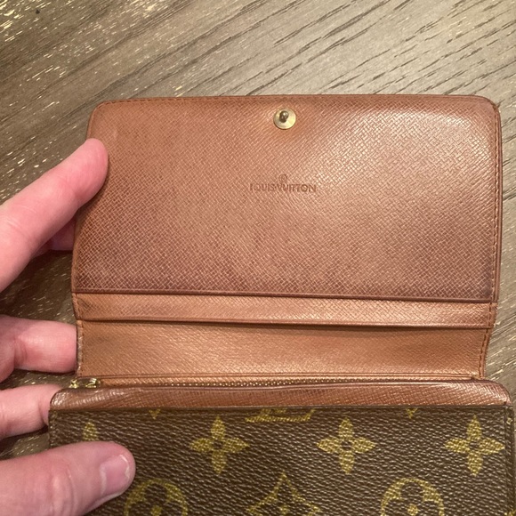 Authentic Louis Vuitton compact monogram wallet - Picture 13 of 14